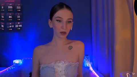 Snapshot of ellaamber chatting on December 23, 10:55 pm ellaamber online show from December 23, 10:55 pm
