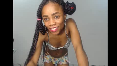 Snapshot of ellababy8 chatting on October 6, 6:19 am ella online show from October 6, 6:19 am