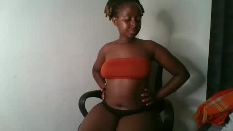 ellah-simone online show from May 17, 12:10 am
