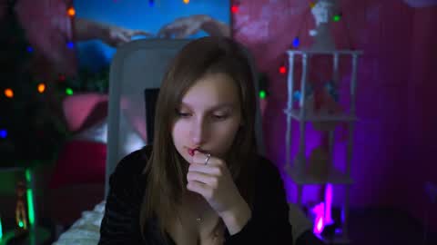 Snapshot of ellahorton chatting on January 3, 8:32 am Ella online show from January 3, 8:32 am