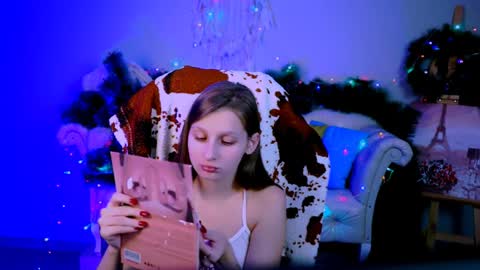 Snapshot of ellahorton chatting on December 15, 9:45 am Ella online show from December 15, 9:45 am