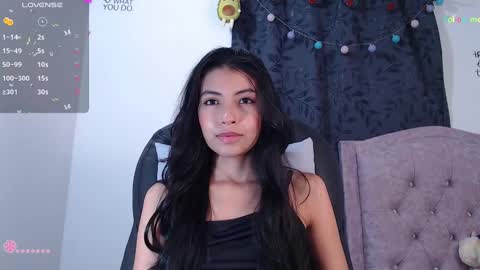 Snapshot of ellajonz chatting on January 22, 3:20 am Ella Amoneth online show from January 22, 3:20 am