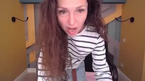 EllaLongs online show from April 8, 11:45 am