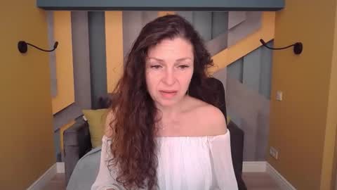 EllaLongs online show from April 19, 11:54 am