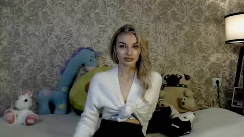 ellamilla online show from November 9, 10:00 am