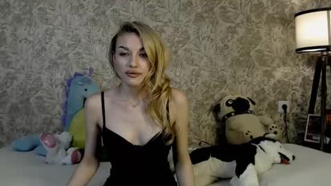 ellamilla online show from November 7, 10:43 am