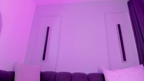 Ella online show from November 20, 11:33 am