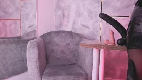  ella  online show from February 15, 11:31 am