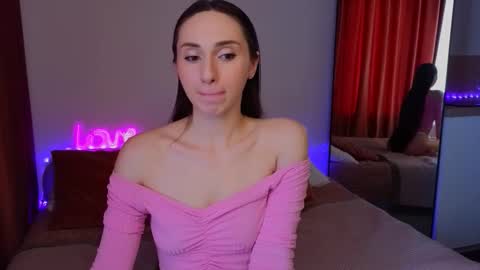 ellarosss online show from March 4, 8:43 am