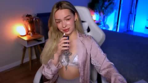 Ella online show from February 17, 5:29 am