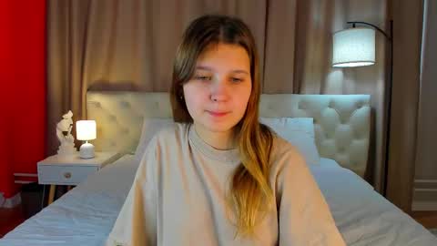 Snapshot of elle_ellise chatting on September 21, 8:02 am elle_ellise online show from September 21, 8:02 am
