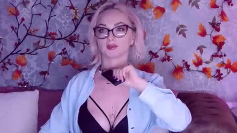 Snapshot of ellianareese chatting on September 29, 8:41 am Elliana online show from September 29, 8:41 am