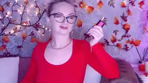 Snapshot of ellianareese chatting on October 1, 2:27 am Elliana online show from October 1, 2:27 am