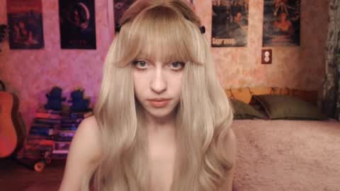 Snapshot of ellie_friendly chatting on March 2, 12:09 am ellie_friendly online show from March 2, 12:09 am