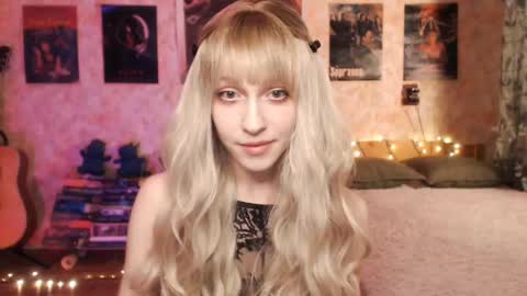 Snapshot of ellie_friendly chatting on January 9, 12:14 am ellie_friendly online show from January 9, 12:14 am