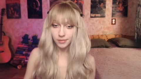 Snapshot of ellie_friendly chatting on February 6, 11:26 pm ellie_friendly online show from February 6, 11:26 pm