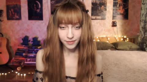 Snapshot of ellie_friendly chatting on December 25, 12:27 am ellie_friendly online show from December 25, 12:27 am