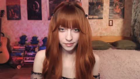 Snapshot of ellie_friendly chatting on September 20, 12:32 am ellie_friendly online show from September 20, 12:32 am