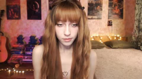 Snapshot of ellie_friendly chatting on December 5, 11:40 pm ellie_friendly online show from December 5, 11:40 pm