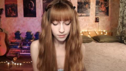 Snapshot of ellie_friendly chatting on December 6, 11:46 pm ellie_friendly online show from December 6, 11:46 pm