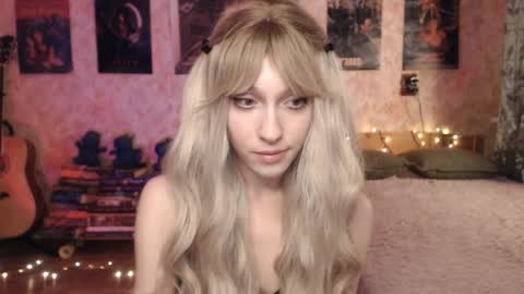 Snapshot of ellie_friendly chatting on January 15, 12:15 pm ellie_friendly online show from January 15, 12:15 pm