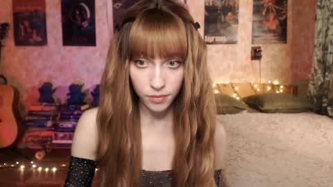 Snapshot of ellie_friendly chatting on December 2, 12:06 pm ellie_friendly online show from December 2, 12:06 pm