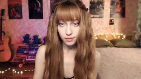 Snapshot of ellie_friendly chatting on December 28, 12:15 am ellie_friendly online show from December 28, 12:15 am