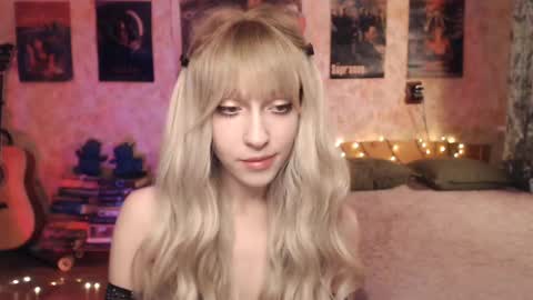Snapshot of ellie_friendly chatting on January 20, 11:10 pm ellie_friendly online show from January 20, 11:10 pm