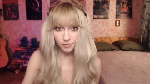 Snapshot of ellie_friendly chatting on February 21, 12:06 pm ellie_friendly online show from February 21, 12:06 pm