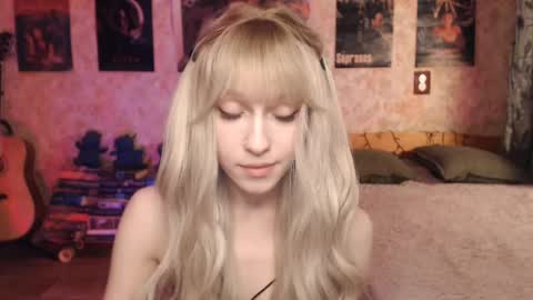 Snapshot of ellie_friendly chatting on February 17, 12:16 pm ellie_friendly online show from February 17, 12:16 pm