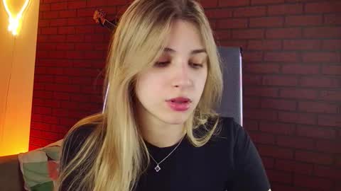 elliecutes online show from November 28, 8:39 am