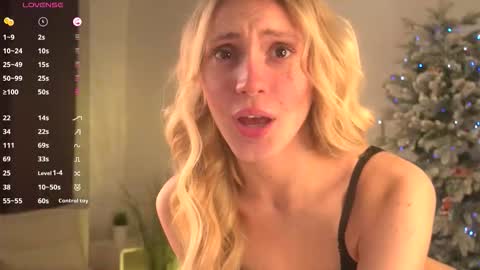 elliefrost online show from December 3, 5:10 am