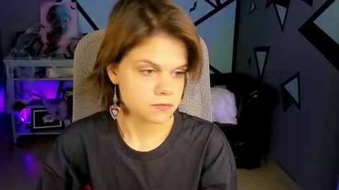 elliemurler online show from October 22, 9:03 am