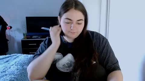 Ellie online show from May 29, 3:48 am