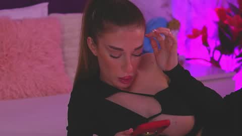 EllinaNuria online show from April 2, 3:37 am