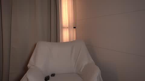 Snapshot of ellinrose chatting on March 10, 8:01 pm Caroline-ellin online show from March 10, 8:01 pm