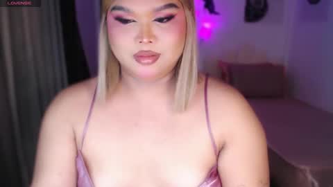 Ellise online show from June 5, 11:55 pm