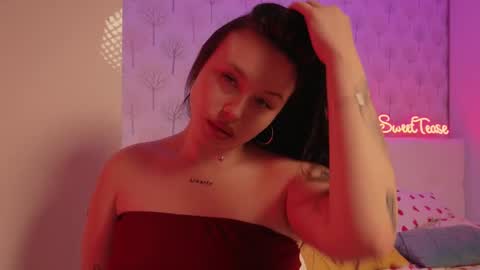 ElliSweettease online show from October 17, 5:10 am