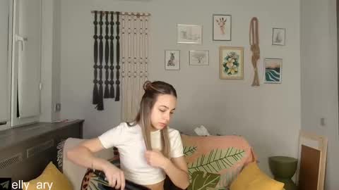 elly_ary online show from November 24, 9:06 pm