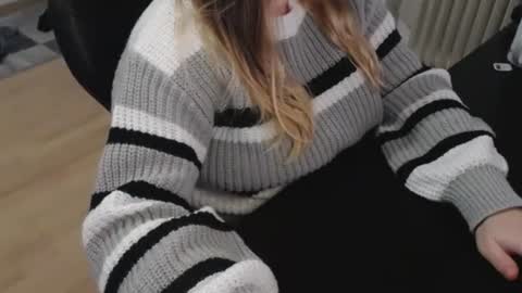 Elly online show from October 23, 5:08 pm