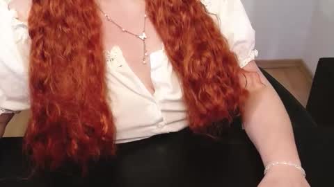 Elly online show from April 19, 6:10 pm