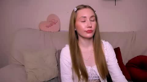 Elly online show from November 22, 3:20 am