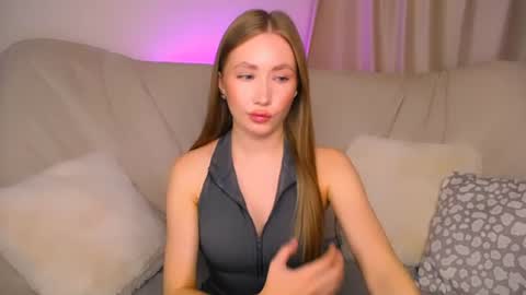  Elly  online show from June 21, 3:43 am