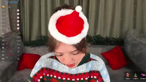 Snapshot of ellyford chatting on December 9, 1:45 pm Elly online show from December 9, 1:45 pm