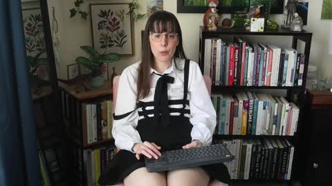 Elly Naomi online show from January 18, 3:52 pm