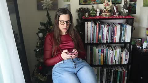 Elly Naomi online show from January 4, 4:22 pm