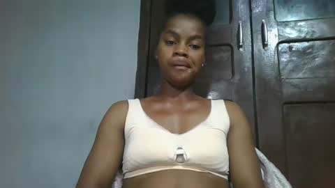 elodie228680 online show from May 8, 4:49 am