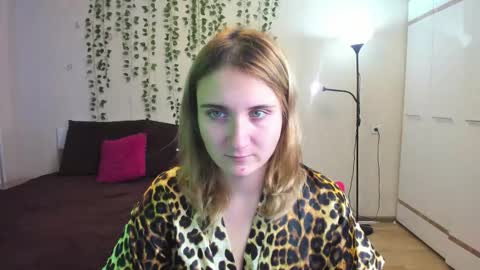 Elsa  online show from November 10, 9:37 am