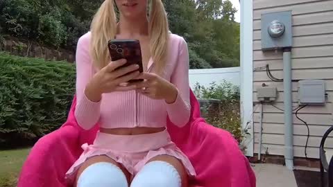 Snapshot of elsa_may chatting on September 16, 2:36 pm elsa_may online show from September 16, 2:36 pm