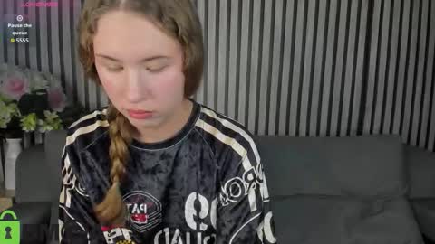 Snapshot of elsie_cutties chatting on October 8, 1:32 am Elsie online show from October 8, 1:32 am